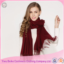 2017 nouveau design couleur unie épais grand foulard à pompon pour l&#39;hiver